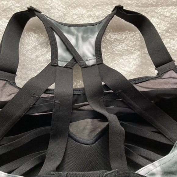 Victoria Secret maximum support sports bra Size 32C - Picture 5 of 6